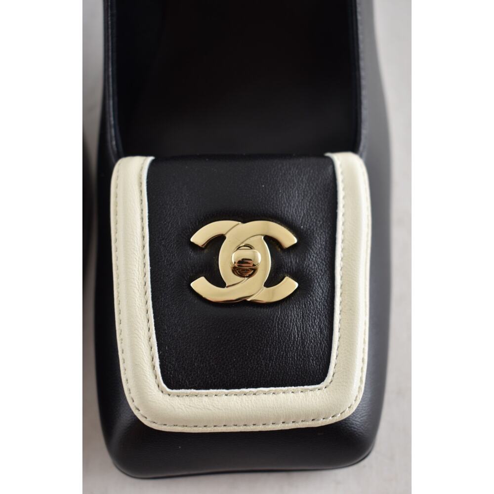 Chanel 26S Blazy Black White Square Toe Turnlock Gold CC Logo Block Heel Pump 39 - Picture 16 of 16